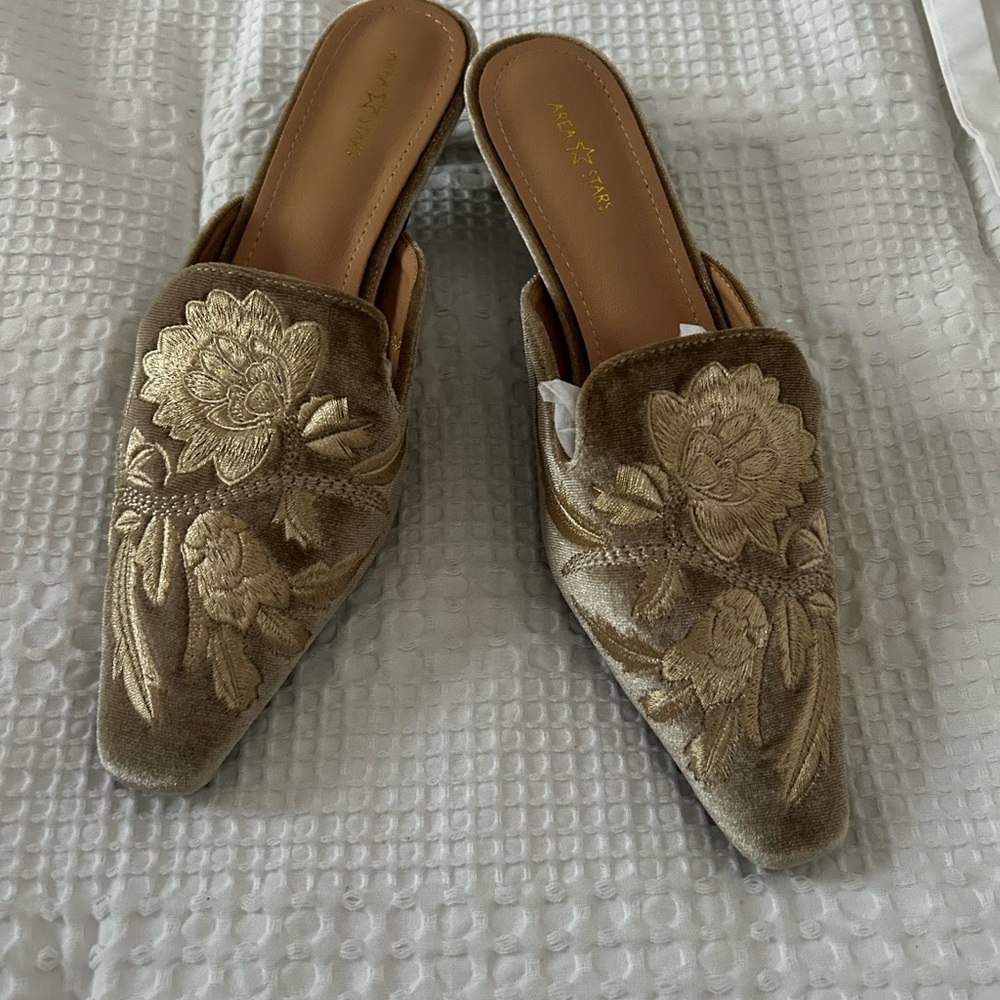 Elegant Gold Floral Women's Heels